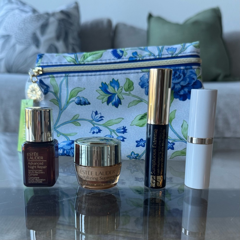 NEW Estee Lauder 5 Piece Skincare and Makeup Set with Floral Bag